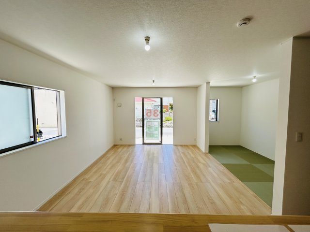 糸満市大度第1-2号棟　＼☆ご成約時キャッシュバック☆／の居間・リビング|※サンプル写真となります。