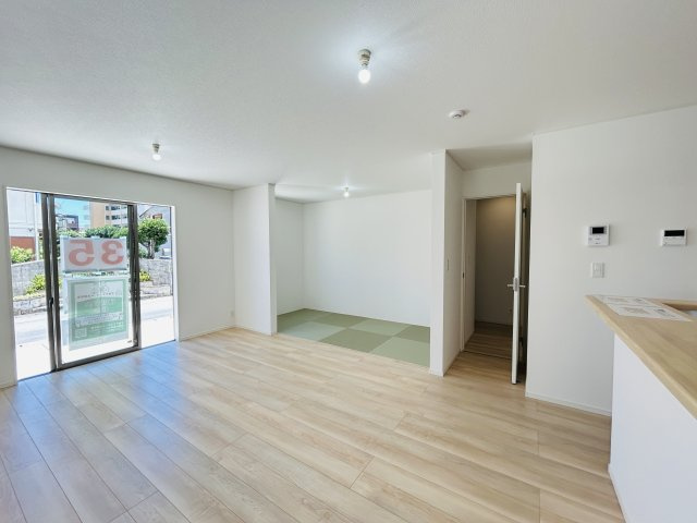 糸満市大度第1-2号棟　＼☆ご成約時キャッシュバック☆／の居間・リビング|※サンプル写真となります。