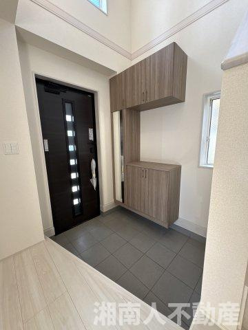 平塚市東中原1丁目　新築戸建の玄関|ゆったりとした玄関です