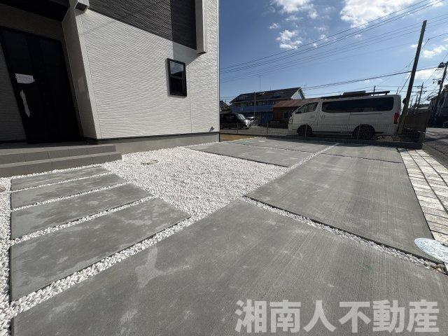 平塚市東中原1丁目　新築戸建の駐車場|車をお持ちの方に嬉しい駐車場付きの物件です