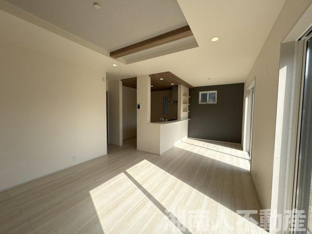 平塚市東中原1丁目　新築戸建の居間・リビング|ゆったりとした居間です