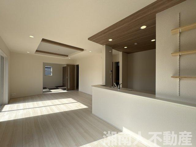 平塚市東中原1丁目　新築戸建の居間・リビング|ゆったりとした居間です