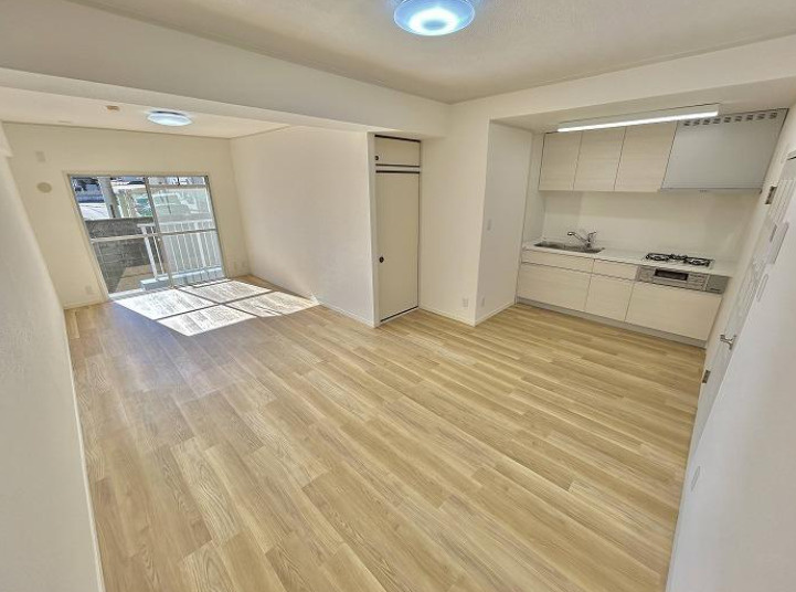 静岡市葵区大岩４丁目の中古マンションの居間・リビング