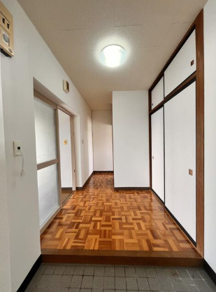 静岡市葵区与一５丁目の中古マンションの玄関