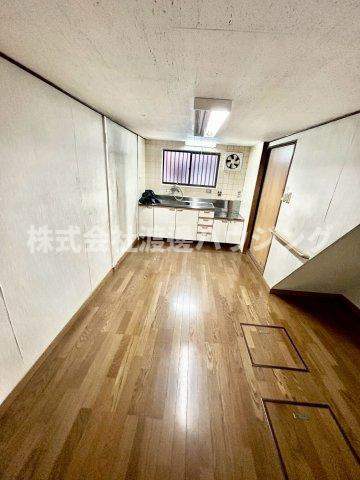 岩田町1丁目一戸建の居間・リビング
