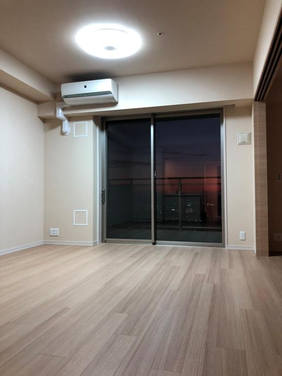 ユーカリが丘　スカイプラザ・ミライアタワーの居間・リビング