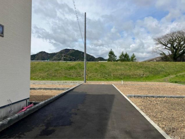 【前面道路含む現地写真】の画像