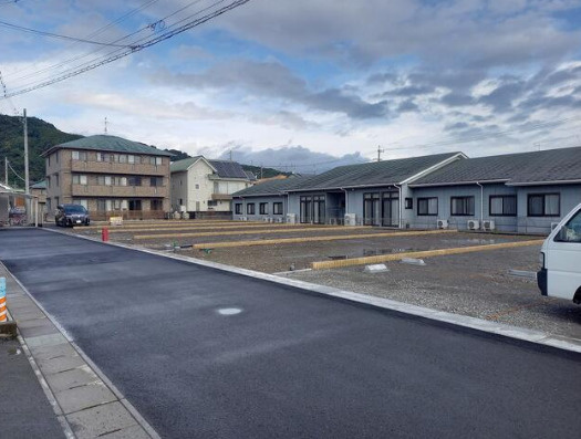 【前面道路含む現地写真】の画像