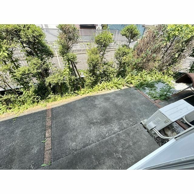 メゾンアゼリアの庭