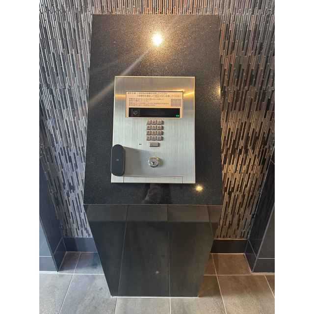 アドバンス西梅田フォルンのエントランス