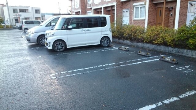 アスタ－ラビスタⅡの駐車場