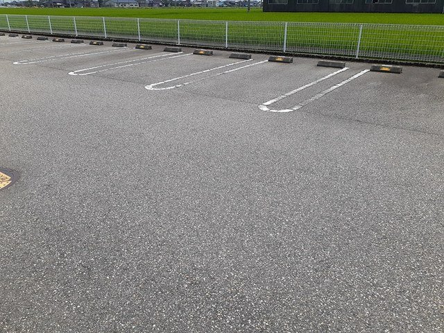 ブリアントビュ－　Ｂの駐車場|駐車場に車を止められます