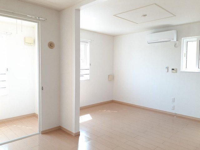 ブリアントビュ－　Ｂの居間・リビング|こちらのリビングで趣味の時間をお楽しみください