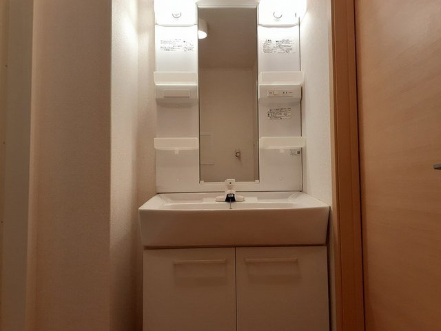 ブリアントビュ－　Ｂの洗面所|スペースが確保できる洗面所です