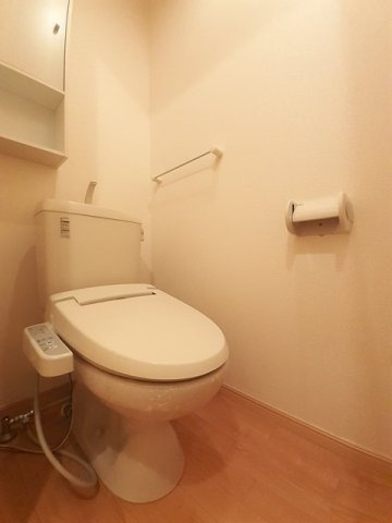 フルールⅣのトイレ|コンパクトで使いやすいトイレです