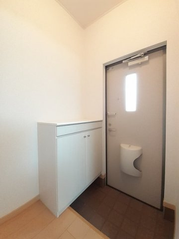 フルールⅣの玄関|収納もある玄関です