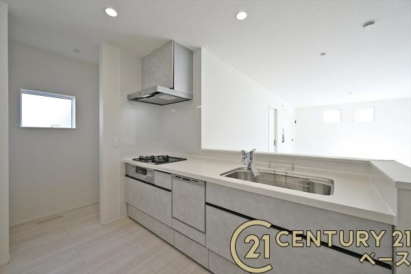 リナージュ鴨口町 ２号棟 ／新築一戸建のキッチン|■現地撮影写真■家族とのコミュニケーションがとりやすい人気のカウンターキッチン！