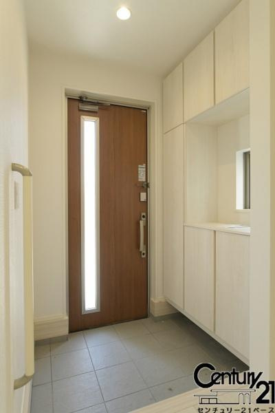 リナージュ中山町 ２号棟 ／新築一戸建の内観：施工例|■玄関には大容量シューズボックス完備！■