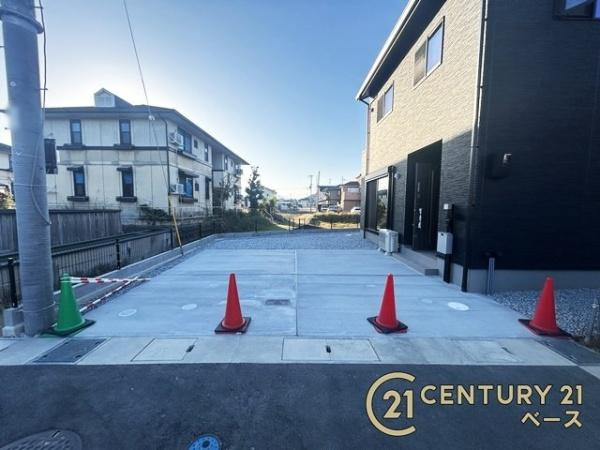 桜井市西之宮 ６号棟 ／新築一戸建のその他|■現地撮影写真■広々とした駐車スペース並列２台分完備！