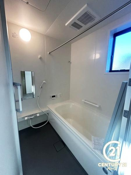 桜井市西之宮 ６号棟 ／新築一戸建の浴室|■現地撮影写真■ゆったりしたサイズの浴室！足を伸ばしての入浴は疲れも癒してくれます！