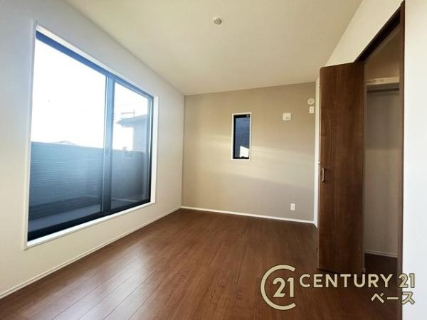 桜井市西之宮 ２号棟 ／新築一戸建の洋室|暖かみある広々とした洋室です！