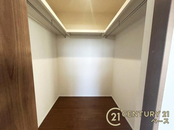 桜井市西之宮 ２号棟 ／新築一戸建の収納|広々としたウォークインクローゼットを完備！大きな荷物も楽々収納！