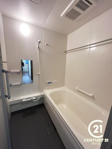 桜井市西之宮 ２号棟 ／新築一戸建の浴室|■現地撮影写真■ゆったりしたサイズの浴室！足を伸ばしての入浴は疲れも癒してくれます！