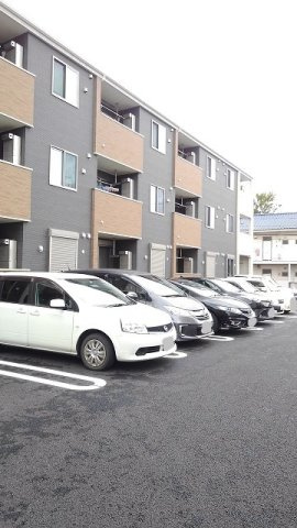 イセソラージュ　Ｄの駐車場