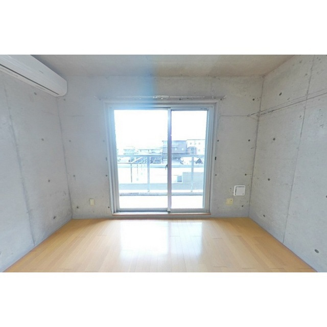 岐阜市南鶉４丁目のアパートの居間・リビング