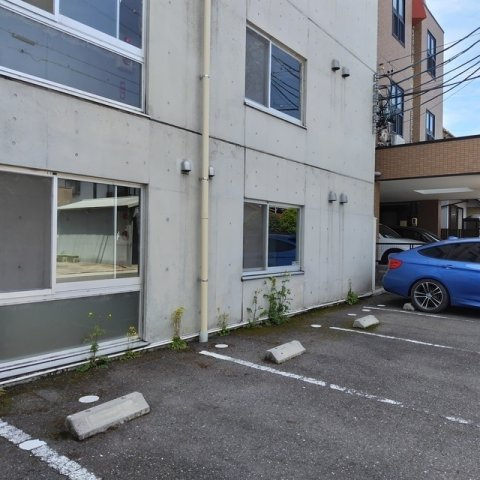 岐阜市南鶉４丁目のアパートの駐車場