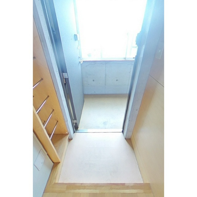 岐阜市南鶉４丁目のアパートの玄関