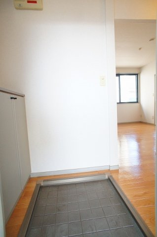 農住メゾン・プレミールＢの玄関