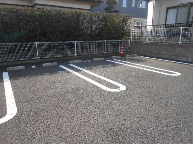 シャルロットⅣの駐車場|駐車場があるので、車を買う予定の方も安心です