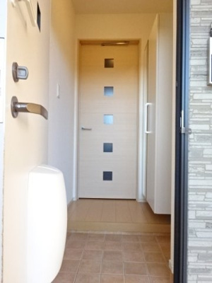 【玄関】 | アークヒルズ知手Ｄ | 収納もある玄関です