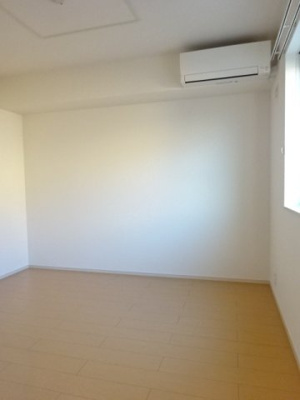 【内装】 | アークヒルズ知手Ｄ | 明るい色調の室内です