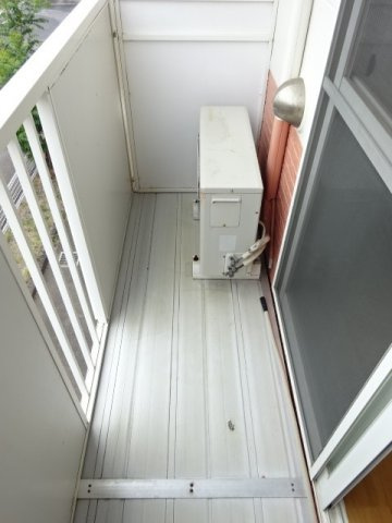 ファミール旭ケ丘Ⅱのバルコニー|暖かな日差しのふりそそぐバルコニー