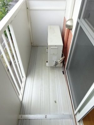 【バルコニー】 | ファミール旭ケ丘Ⅱ | 暖かな日差しのふりそそぐバルコニー