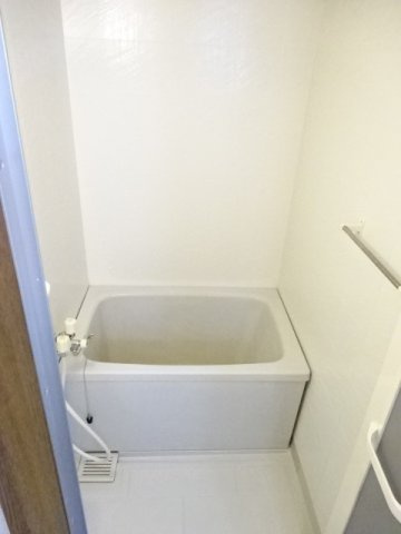 ファミール旭ケ丘Ⅱの浴室|コンパクトで使いやすいお風呂です