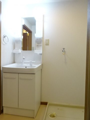 【洗面所】 | ファミール旭ケ丘Ⅱ | 使いやすい洗面所です