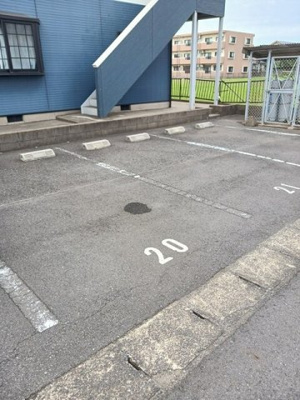 【駐車場】 | マウントリヴァＣ | 駐車場に車を止められます