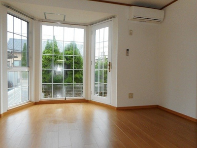 【居間・リビング】 | サンヴェールⅠ | ゆったり過ごせる居間です