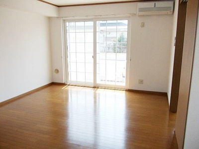 【居間・リビング】 | ボンジュールⅠ | ゆったりとしたリビングです