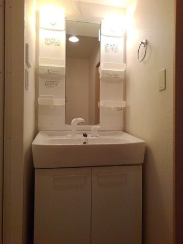 シンシアリー三笠Ⅰの洗面所|広い洗面スペース
