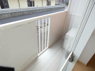 【バルコニー】 | ファミール旭ケ丘Ⅰ | バルコニーからの眺めを楽しみながら食事をしませんか