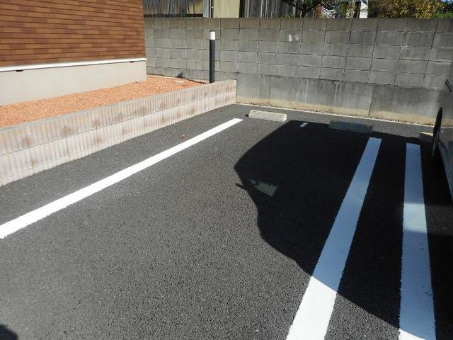 アゼリア　ソレイユの駐車場|駐車場があるので、車を買う予定の方も安心です