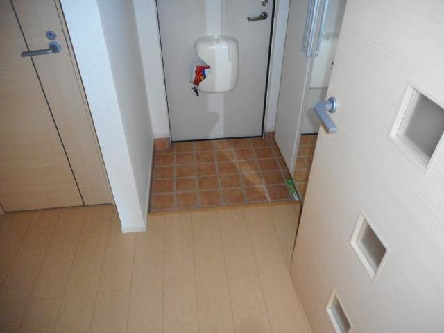 アゼリア　ソレイユの玄関|収納もある玄関です