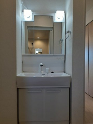 【洗面所】 | アベニールカルミア | 明るい洗面所です