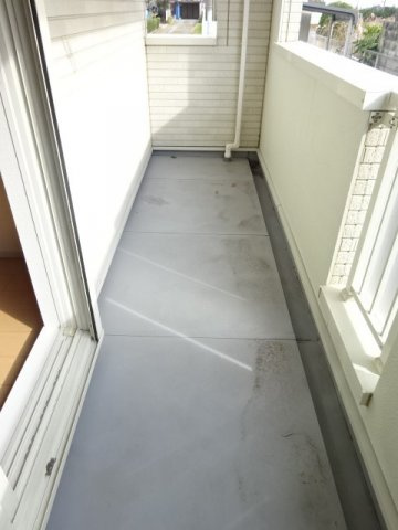 ヒルズのバルコニー|暖かな日差しのふりそそぐバルコニー