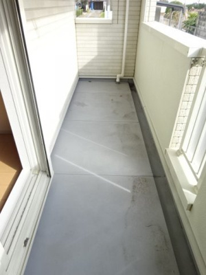 【バルコニー】 | ヒルズ | 暖かな日差しのふりそそぐバルコニー