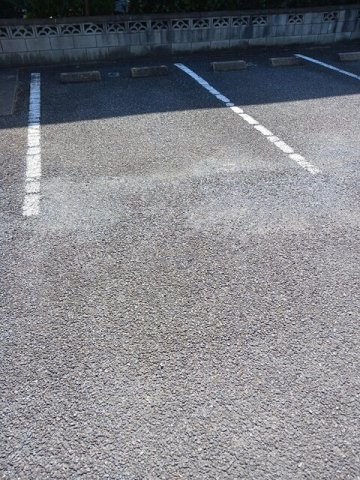 アン・プレーヌＣの駐車場|駐車スペースもあります